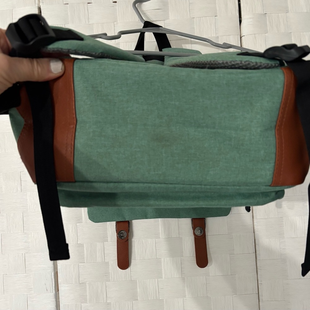 Ronyes Men's Green and Brown trim Backpack laptop plug in - Picture 4 of 11
